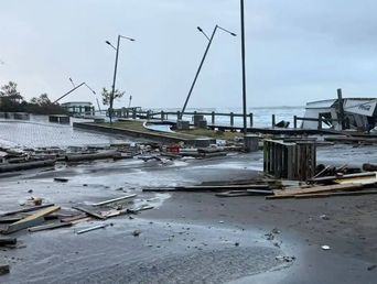 La ciclogénesis dejó destrucción tras su paso por Monte Hermoso. La ciclogénesis dejó destrucción tras su paso por Monte Hermoso.