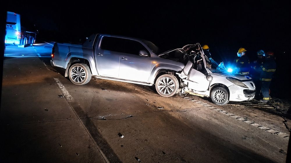Tragedia. Cinco personas, integrantes de una familia, murieron en un accidente en la Ruta 6 en San Vicente. Tragedia. Cinco personas, integrantes de una familia, murieron en un accidente en la Ruta 6 en San Vicente.