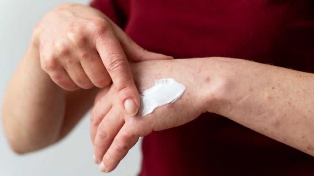 A través de una publicación en el Boletín Oficial, el organismo impide la venta de una marca de ese producto para el dolor muscular.