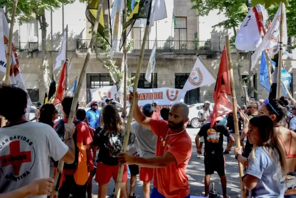 La protesta de los guardavidas. (La Capital)