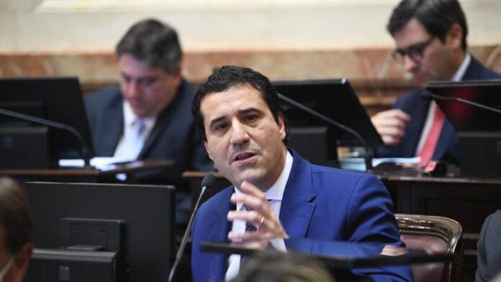 El senador radical Maximiliano Abad.