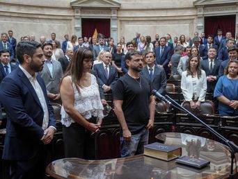 Jura de los diputados Moyano, Barrios y Grabois. Jura de los diputados Moyano, Barrios y Grabois.