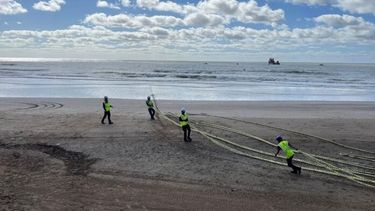 El cable Firmina que une Argentina con Estados Unidos llegó a Las Toninas.