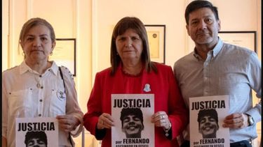 Patricia Bullrich con Graciela Sosa y Silvino Báez, a casi cuatro años del crimen de Fernando.
