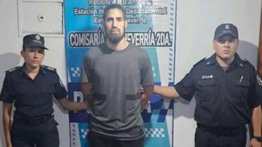 El futbolista Oscar “Junior” Benítez fue condenado este jueves a 5 años de prisión por los delitos de violencia, amenazas y uso ilegal de armas de fuego contra la familia de Anabelia Ayala.