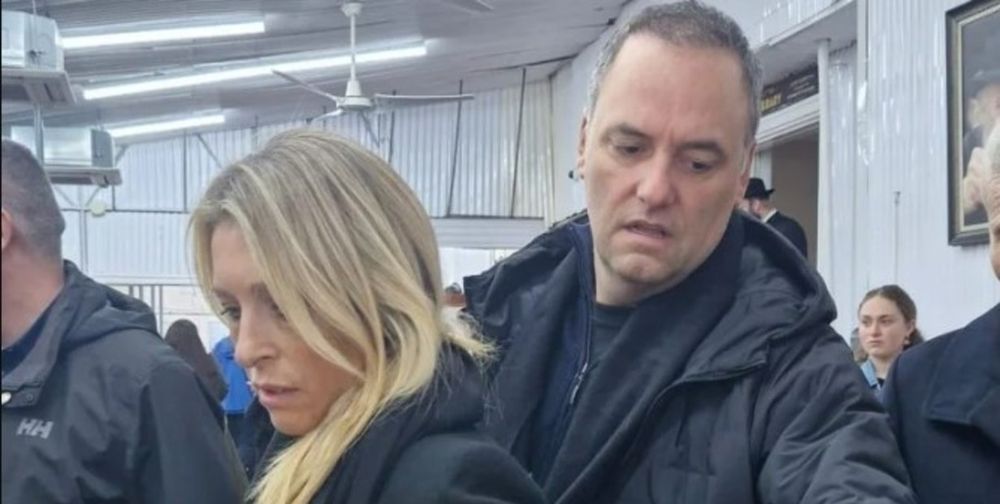 El jefe de Gabinete, Manuel Adorni, y su esposa, Bettina Angeletti, durante la visita a la tumba del rebe de Lubavitch, en Nueva York. El jefe de Gabinete, Manuel Adorni, y su esposa, Bettina Angeletti, durante la visita a la tumba del rebe de Lubavitch, en Nueva York. 