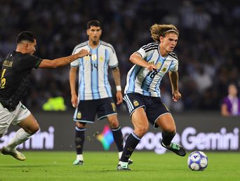 Nico Paz en acción. Uno de los jugadores que encabezó la renovación en la Selección.