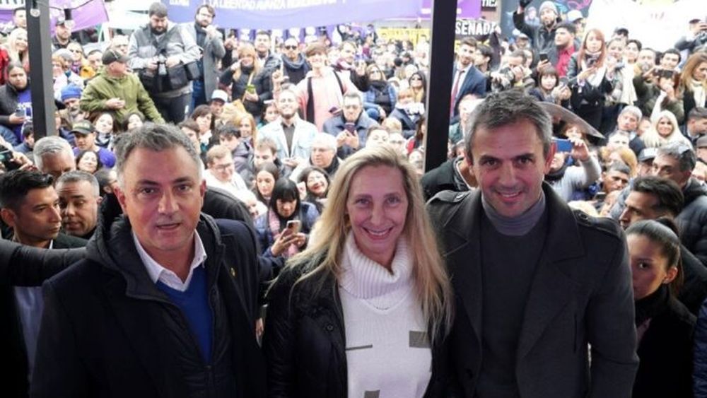 PAREJA KARINA