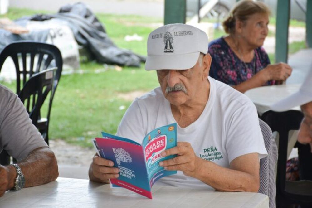 El Gobierno bonaerense aumentó un 76% prestaciones de programas sociales y 118% las becas de niñez.