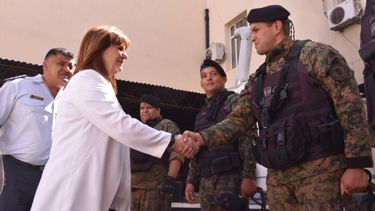 La ministra Patricia Bullrich con integrantes del SPF.
