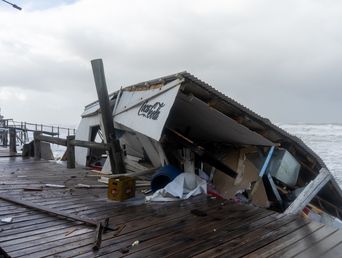 Monte Hermoso sufrió daños graves por el temporal. Monte Hermoso sufrió daños graves por el temporal.