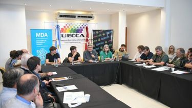 El ministro Javier Rodríguez en el encuentro de cooperativas en Castelli. (Prensa PBA)