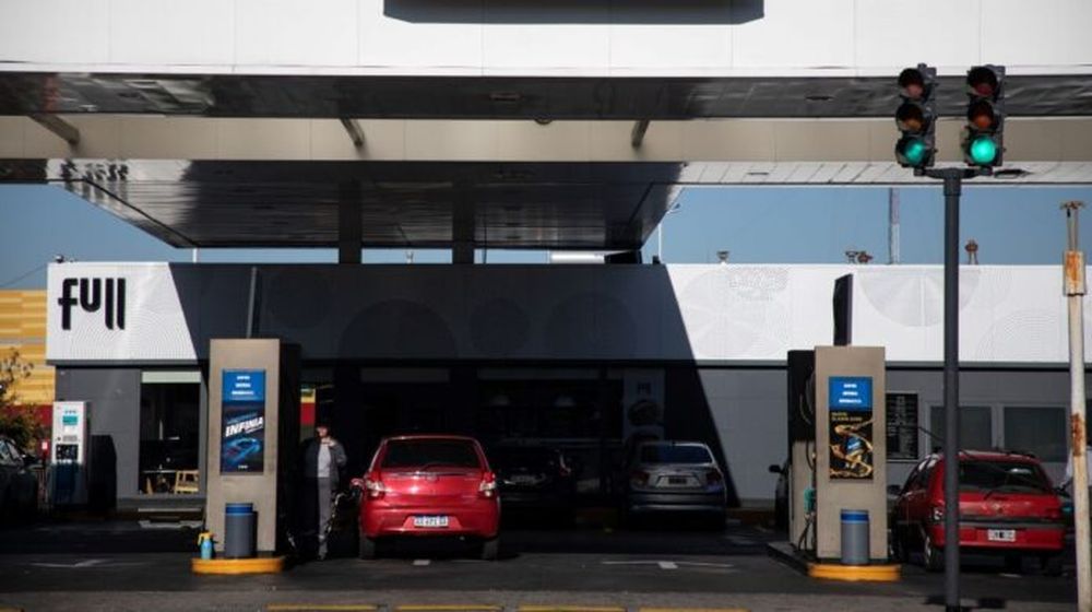 YPF aplicó este miércoles una suba promedio de entre 0,2% y 0,4% en los precios de los combustibles. - Xinhua -