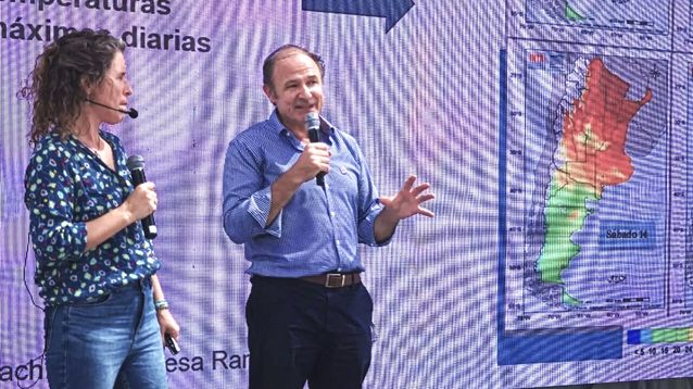 Pablo Mercuri, director del Centro de Investigación de Recursos Naturales (CIRN) y Natalia Gattinoni, meteoróloga del Instituto de Clima y Agua del INTA, en Expoagro.&nbsp;