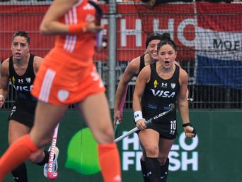 Majo Granatto celebra su gol en la final ante Países Bajos que significó el empate de Las Leonas.
