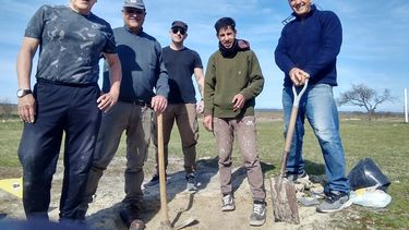 El equipo del Museo Paleontológico de San Pedro que encontró los restos del ciervo prehistórico. (Gentileza Museo de San Pedro)