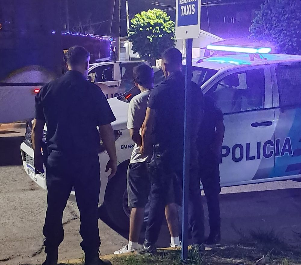 El motociclista quedó detenido.