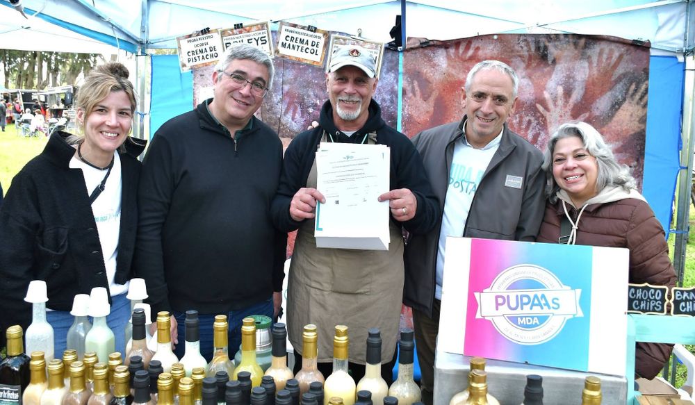 El ministro Javier Rodríguez y el intendente Javier Gastón entregaron certificados PUPAAs a productores.