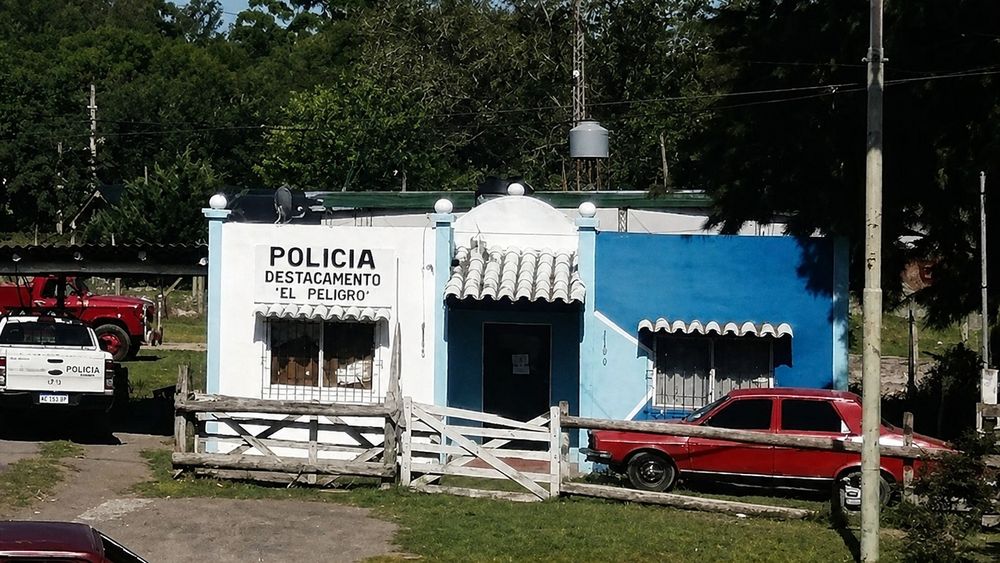El destacamento de la Policía Bonaerense en El Peligro, en La Plata.