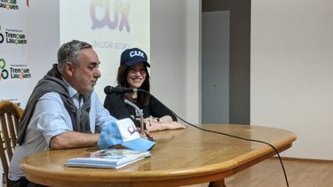 El entonces intendente Miguel Fernández y la comunicadora Connie Ansaldi. - Trenque Lauquen -