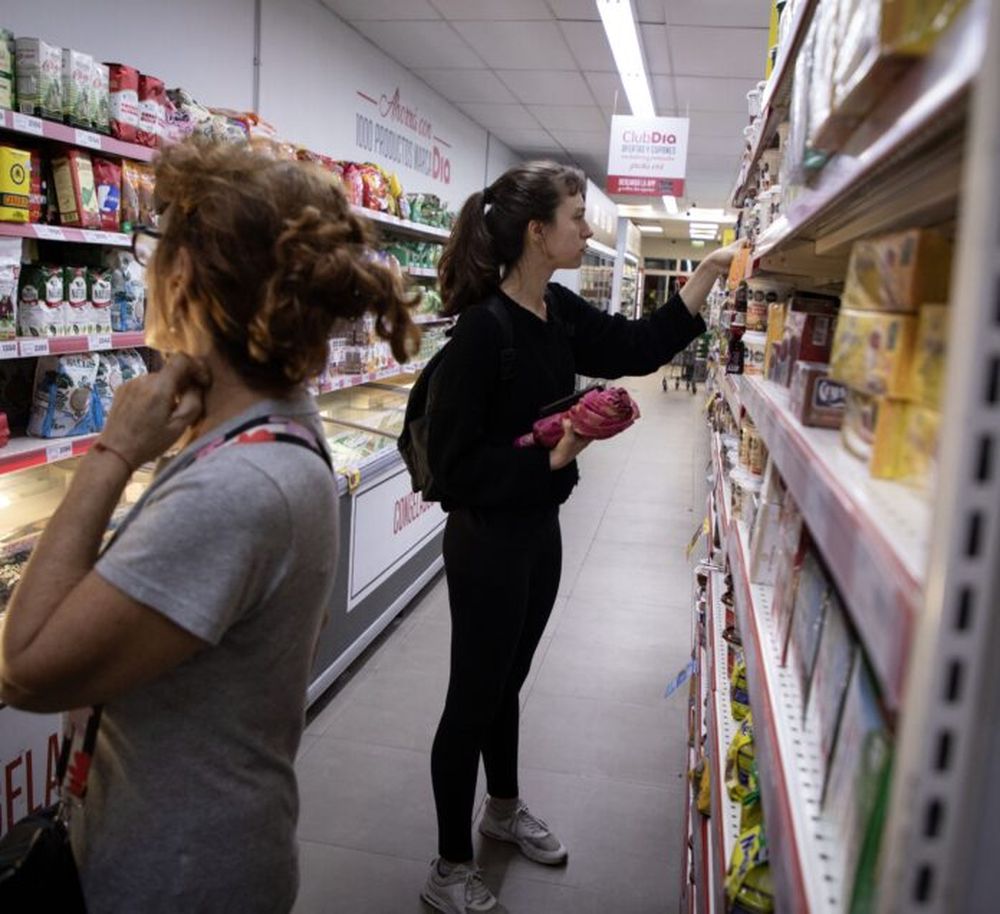 Las ventas minoristas volvieron a caer en marzo, según CAME. - Xinhua -