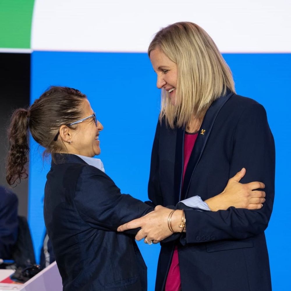 Paula Pareto junto a la recién elegida Kirsty Coventry, primera presidenta mujer del Comité Olímpico Internacional. Paula Pareto junto a la recién elegida Kirsty Coventry, primera presidenta mujer del Comité Olímpico Internacional.