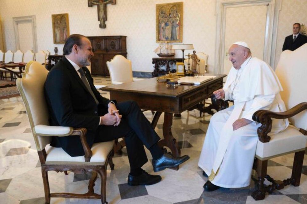 Federico Susbielles, intendente de Bahía Blanca, junto al papa Francisco, este sábado 15 de junio. (Facebook)