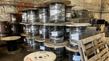 Parte del millonario botín secuestrado por la Policía. (Policía Bonaerense)