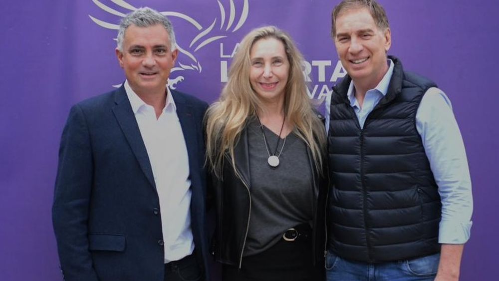 Sebastián Pareja, Karina Milei y Diego Santilli se mostraron juntos en Suipacha. Sebastián Pareja, Karina Milei y Diego Santilli se mostraron juntos en Suipacha.