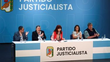 Cristina Fernández asume la presidencia del PJ.