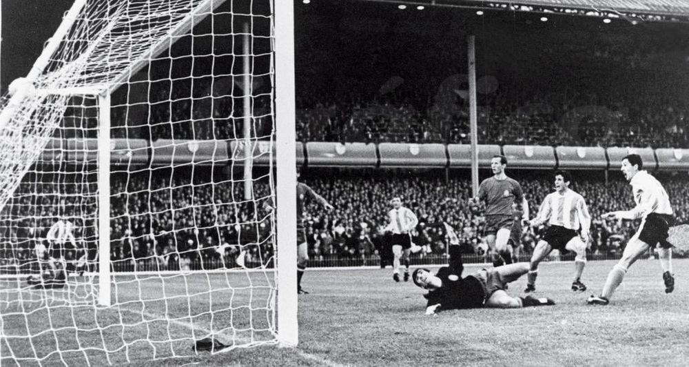 Con dos goles de Luis Artime, en 1966 Argentina venció 2 a 1 a España en el único partido disputado en un Mundial.