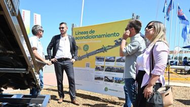 Junto a integrantes del Directorio y la Gerencia General del banco, Juan Cuattromo visitó el espacio de la Cámara de Maquinaria Agrícola de la Provincia de Buenos Aires (Magriba).