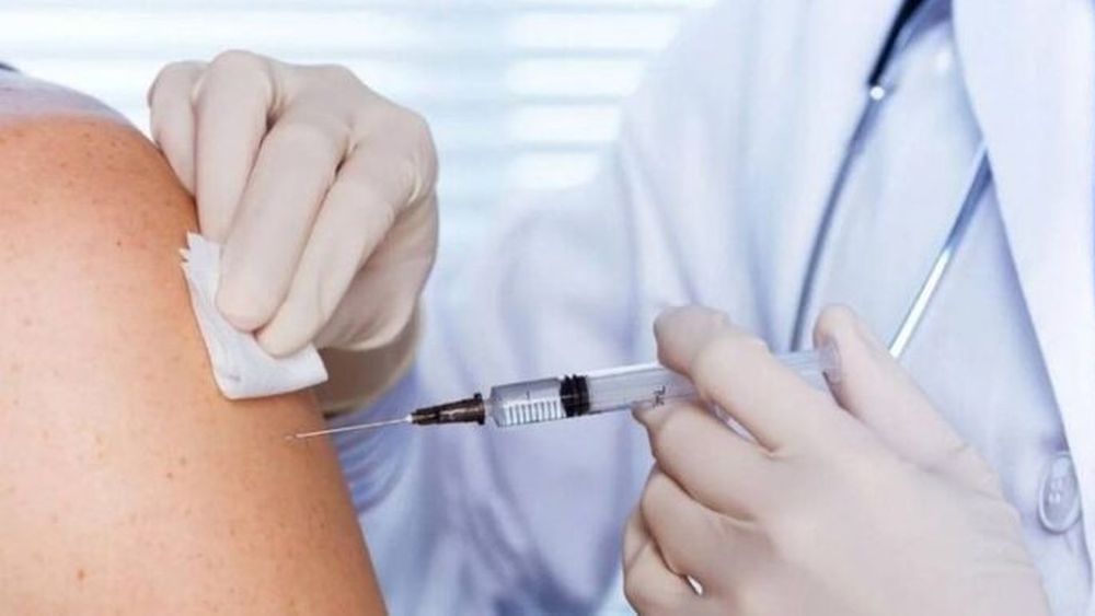 La vacunación antigripal se inicia en otoño, para que las personas ya desarrollen anticuerpos cuando haya mayor circulación viral de influenza.