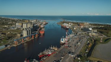 Una imagen aérea del Puerto Quequén. (Ecos Diarios)