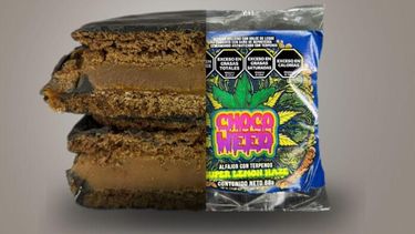 Chocoweed, el primer alfajor con terpenos de cannabis producido en la ciudad bonaerense de Dolores.