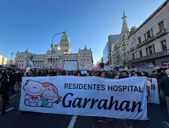 Médicos del Garrahan frente al Congreso. Médicos del Garrahan frente al Congreso.