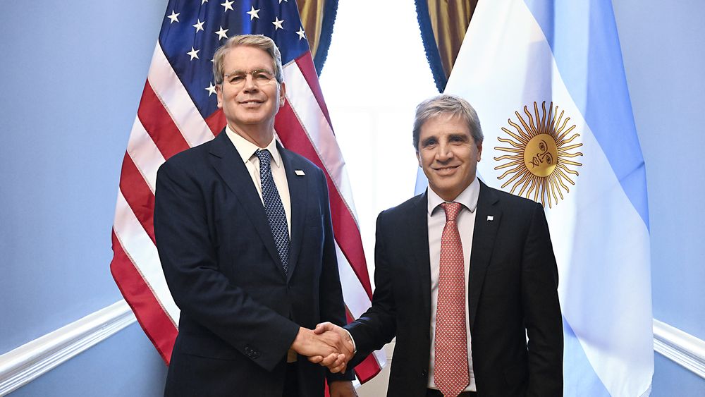 El ministro de Economía, Luis Caputo, se reunió en Washington con el secretario del Tesoro de los Estados Unidos, Scott Bessent. El ministro de Economía, Luis Caputo, se reunió en Washington con el secretario del Tesoro de los Estados Unidos, Scott Bessent.