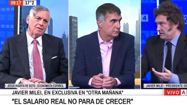 Jesús Huerta de Soto, el periodista Antonio Laje y Javier Milei en A24. (Captura de video)