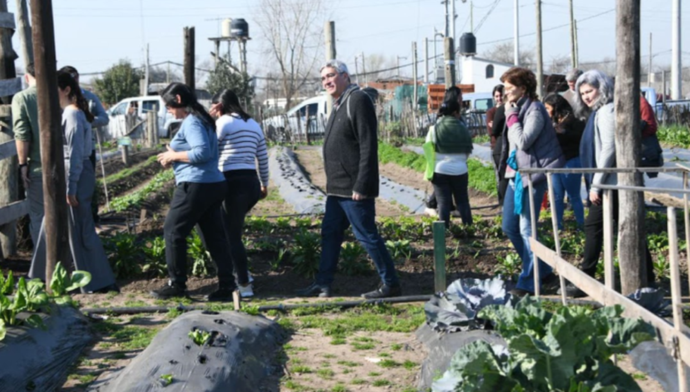 El ministro de Desarrollo Agrario de la provincia de Buenos Aires, Javier Rodríguez, en el marco de la incorporación del municipio de Moreno al programa Huertas Bonaerenses. (MDA)