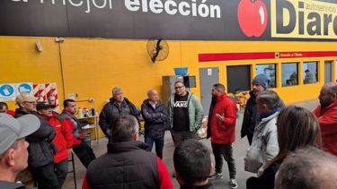 La sucursal del autoservicio mayorista Diarco ubicada en la localidad bonaerense de Lanús cerró sus puertas y 25 empleados se quedaron sin trabajo de manera repentina.