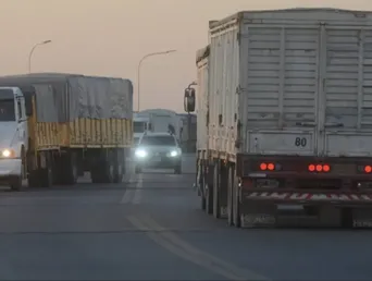 Las entidades del sector agroexportador repudiaron las medidas de fuerza que llevan adelante transportistas autoconvocados. Las entidades del sector agroexportador repudiaron las medidas de fuerza que llevan adelante transportistas autoconvocados.