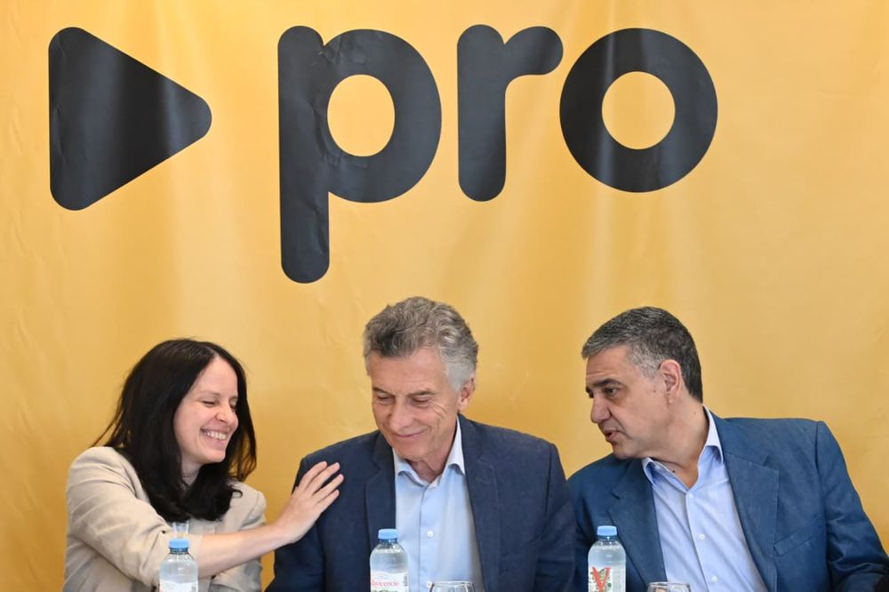 Mauricio y Jorge Macri junto a la intendenta Soledad Martínez.&nbsp;