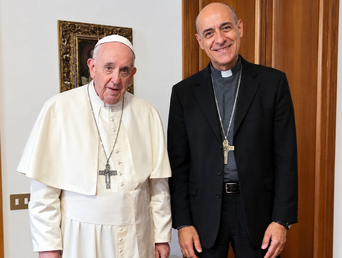 El papa Francisco junto al cardenal Víctor Manuel Fernández.&nbsp;