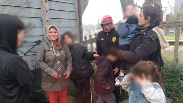 La familia, de 11 integrantes, fue trasladada desde Azul hacia Tandil.