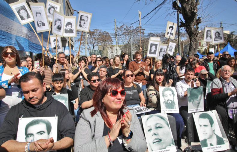 Emotivo acto realizado en Lomas de Zamora. a 48 años de 