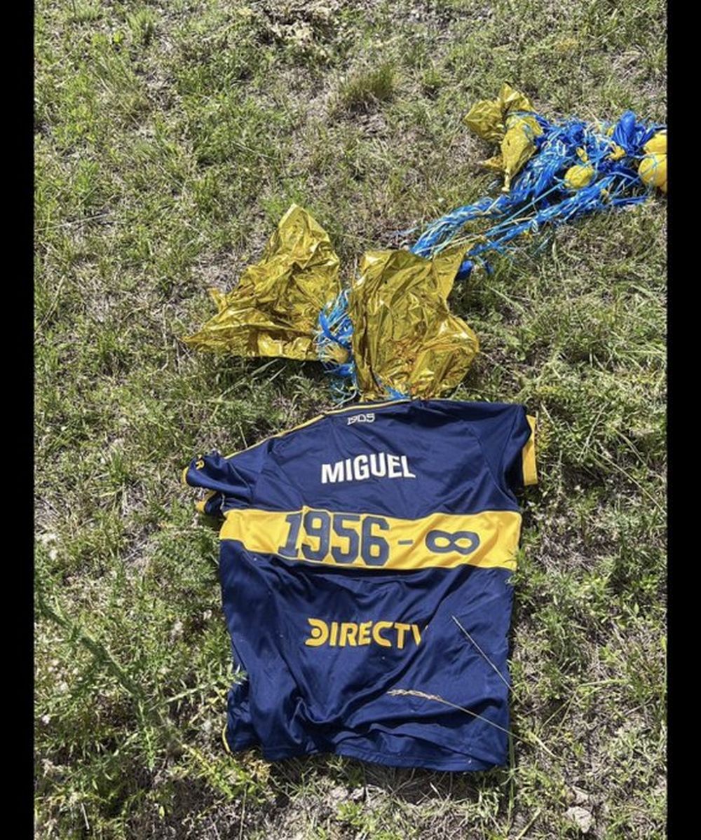 La camiseta en homenaje a Miguel Russo.&nbsp;