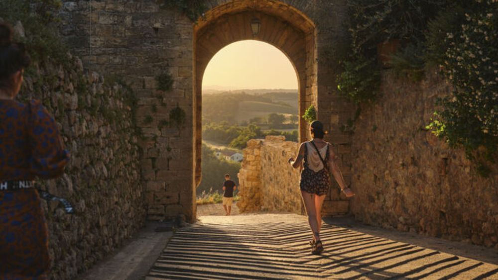 Viajeros disfrutando de una postal increíble.