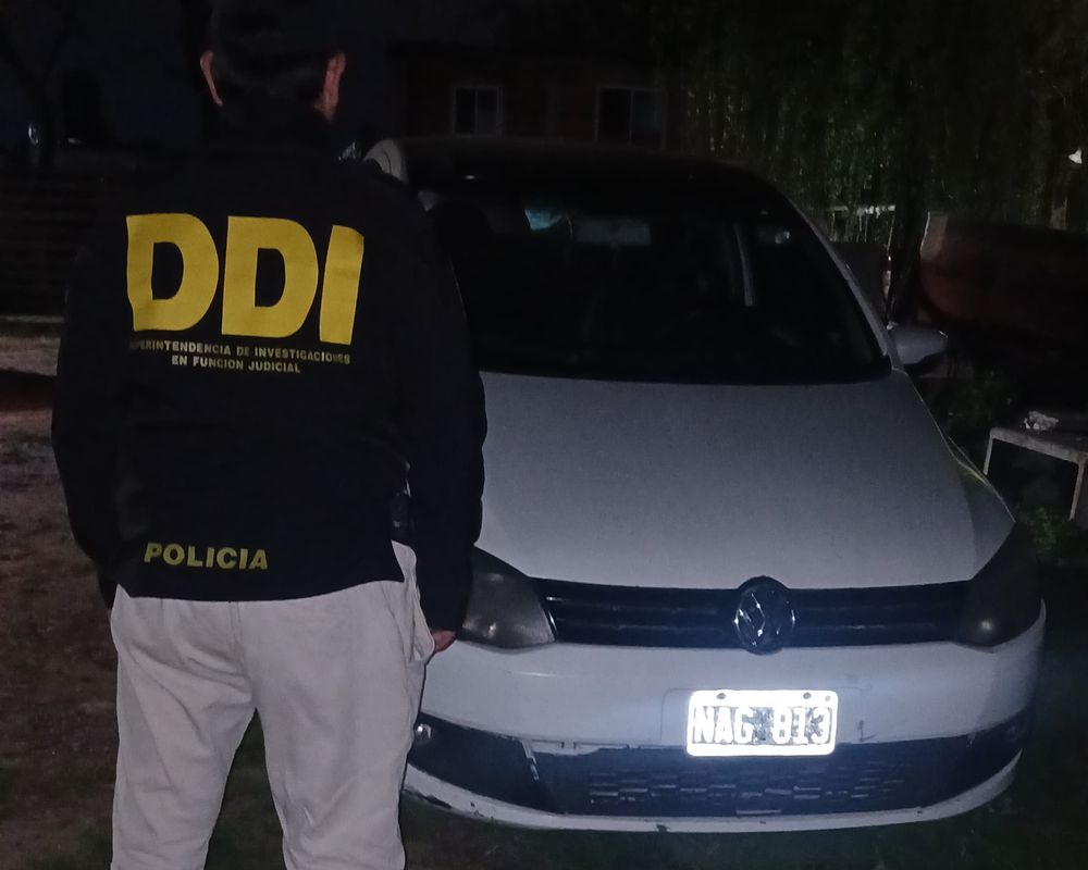El VW Fox blanco de Lázaro Sotacuro fue encontrado en Quilmes.
