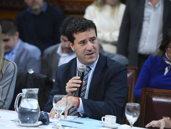 Avanza el proyecto presentado por el senador nacional por la provincia de Buenos Aires Maximiliano Abad. Avanza el proyecto presentado por el senador nacional por la provincia de Buenos Aires Maximiliano Abad.
