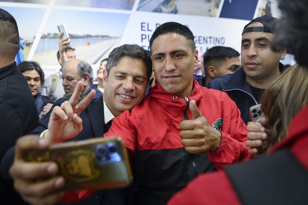 El gobernador Axel Kicillof en un encuentro en Ensenada. (Prensa Gobernación)